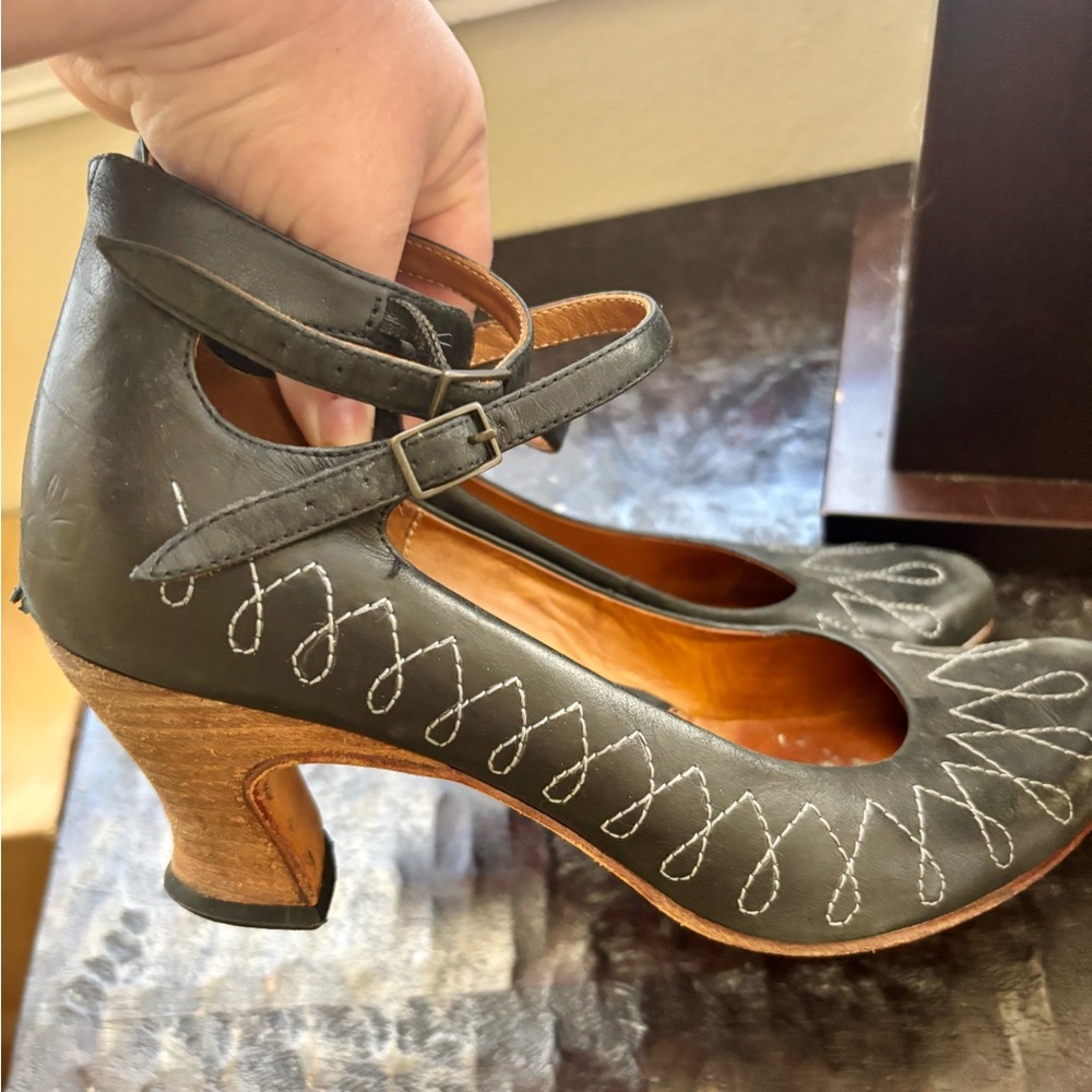 John Fluevog Black Leather Kitten Heels with Stitch Design - Picture 8 of 10